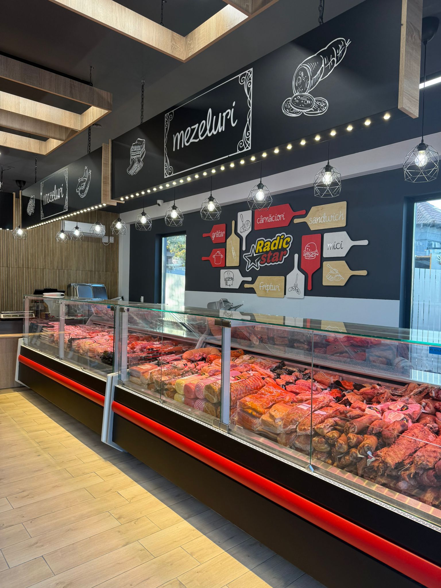 RadicStar Topoloveni – Magazin cu carne proaspătă și produse tradiționale